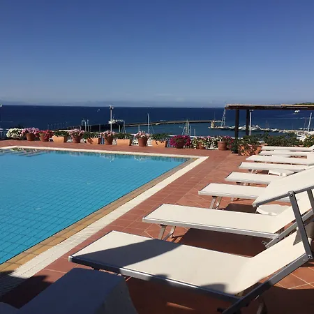 Pithaecusa Hotel