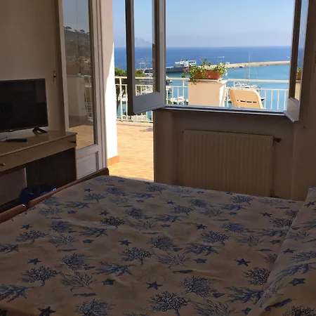 Pithaecusa Hotel 3*