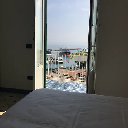 Pithaecusa Hotel 3*