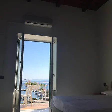 Hotel Pithaecusa 3*