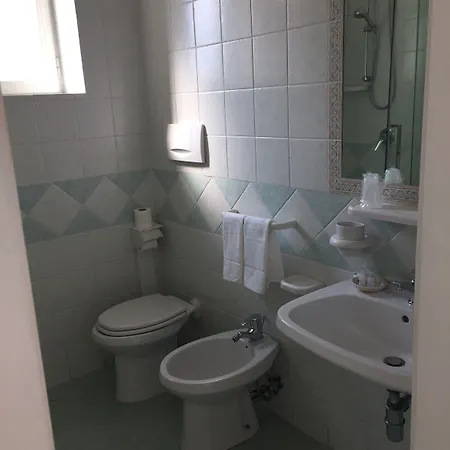 Pithaecusa Hotel 3*