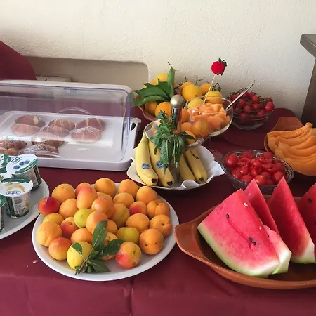 Hotel Pithaecusa 3*