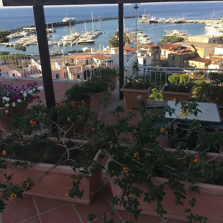 Hotel Pithaecusa 3*