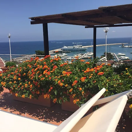 Hotel Pithaecusa 3*
