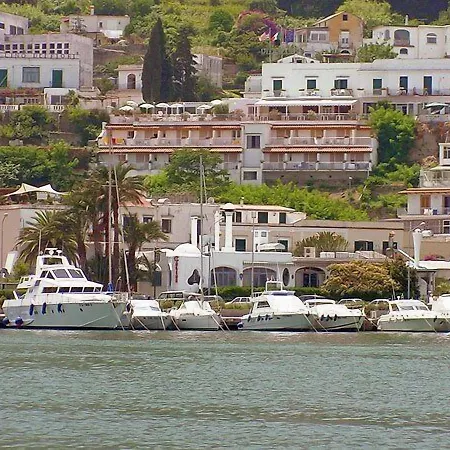 Pithaecusa Hotel